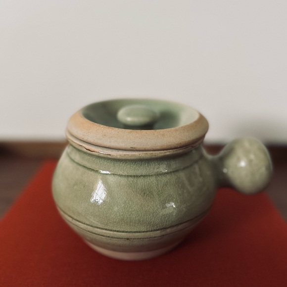 Vintage Celadon Green Jade Glaze Pottery Soup Tureen Made in Thailand | - Picture 4 of 5